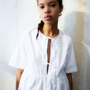 White Tie-Front Short Sleeve Blouse H&M | Size M